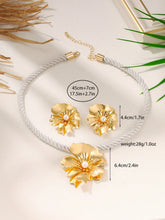 Load image into Gallery viewer, Flower Necklace And Earrings Set