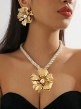 Load image into Gallery viewer, Flower Necklace And Earrings Set