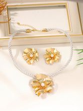 Load image into Gallery viewer, Flower Necklace And Earrings Set