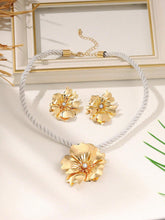 Load image into Gallery viewer, Flower Necklace And Earrings Set