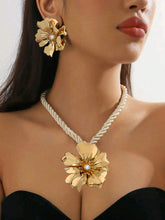 Load image into Gallery viewer, Flower Necklace And Earrings Set